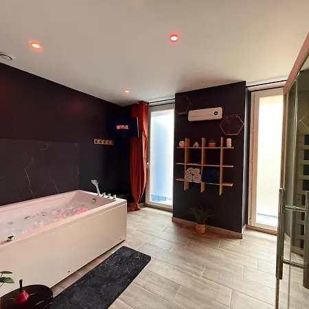 La Divine House Sauna Balneotherapy Casa de Férias *